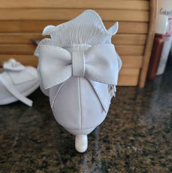 NWOT WHITE LACY BOW PUMPS SIZE 39  OR. 8 - Picture 5 of 11